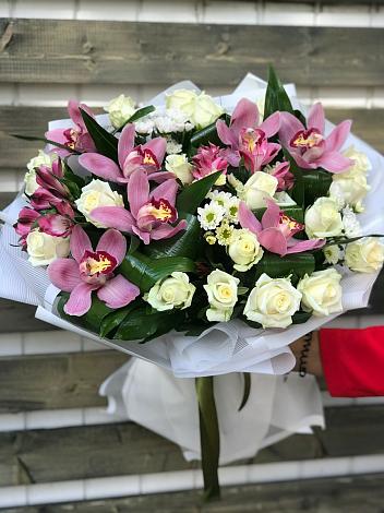 Букет цветов из: Розы и Хризантемы в Большевик