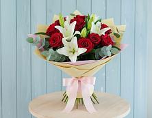 Букет цветов из:  Лилии и Розы в Большевик