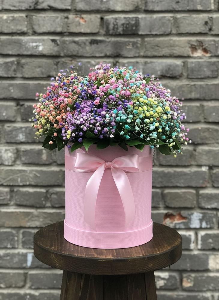 Цветочная композиция из Гипсофила и Розы в шляпной коробке в Большевик
