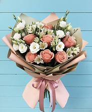 Букет цветов из:  Розы, Альстромерии и Лизиантусы в Большевик