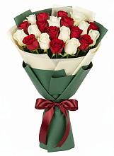 Букет Микс из красных и белых роз в Большевик