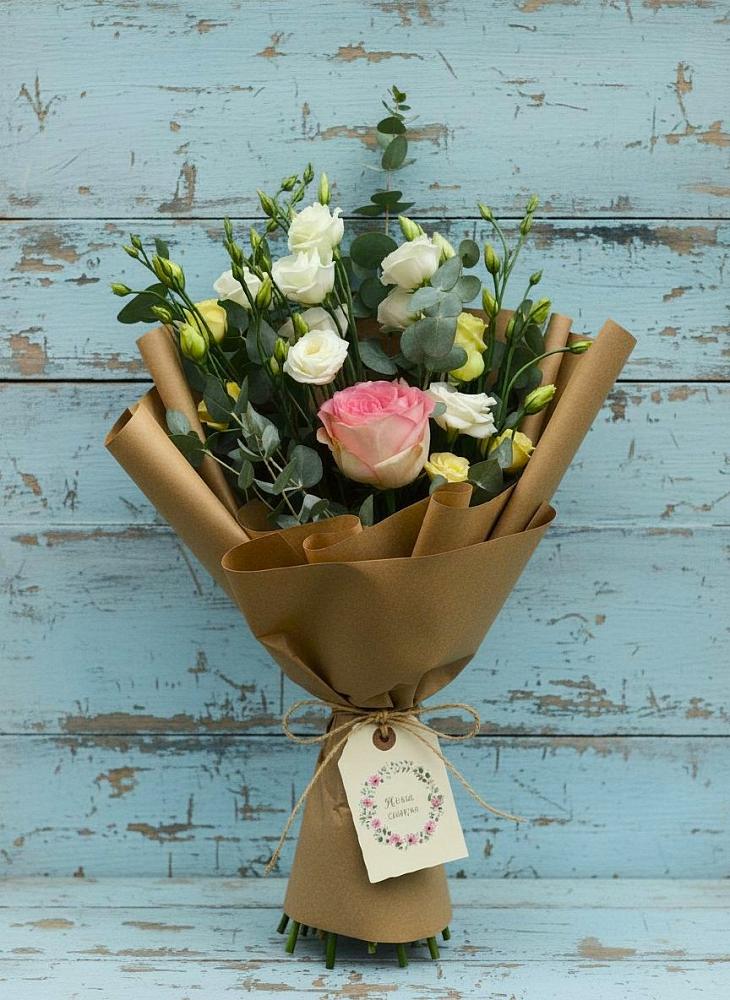 Букет цветов из: Розы и Лизиантусы в Большевик