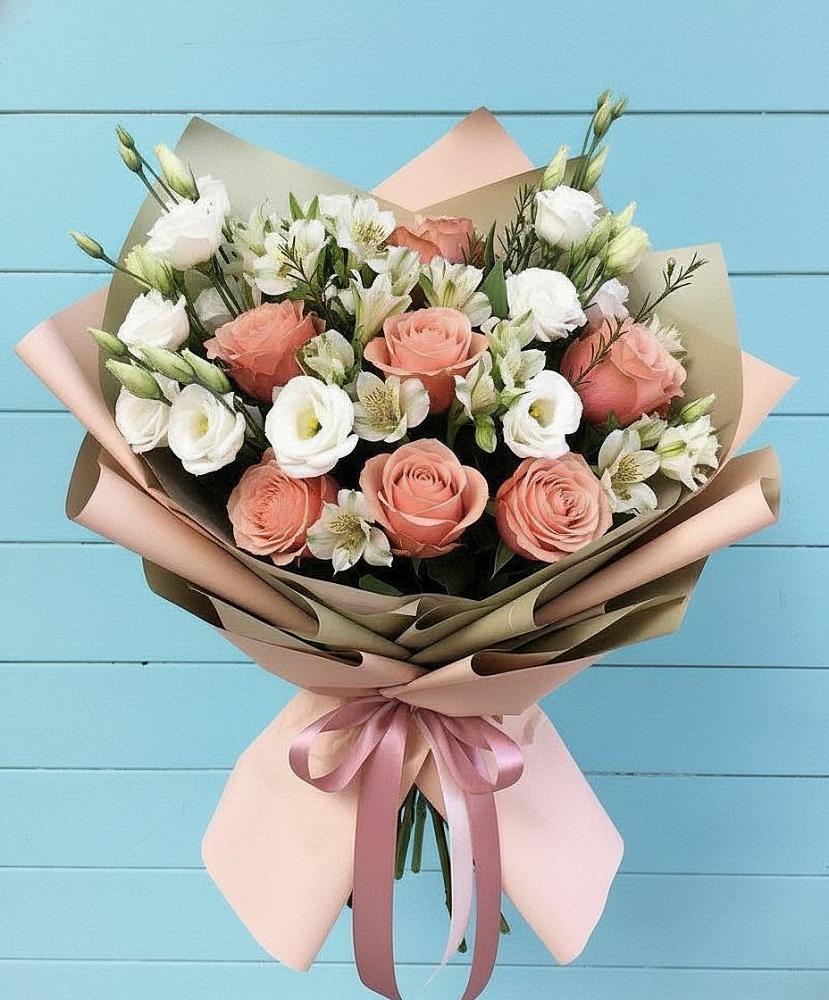 Букет цветов из: Розы, Альстромерии и Лизиантусы в Большевик