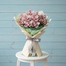 Букет цветов из:  Орхидеи и Розы в Большевик