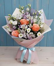 Букет цветов из:  Лизиантусы, Розы, Альстромерии и Гипсофила в Большевик