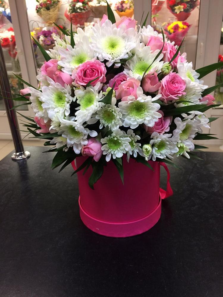 Цветочная композиция из Розы и Хризантемы в шляпной коробке в Большевик