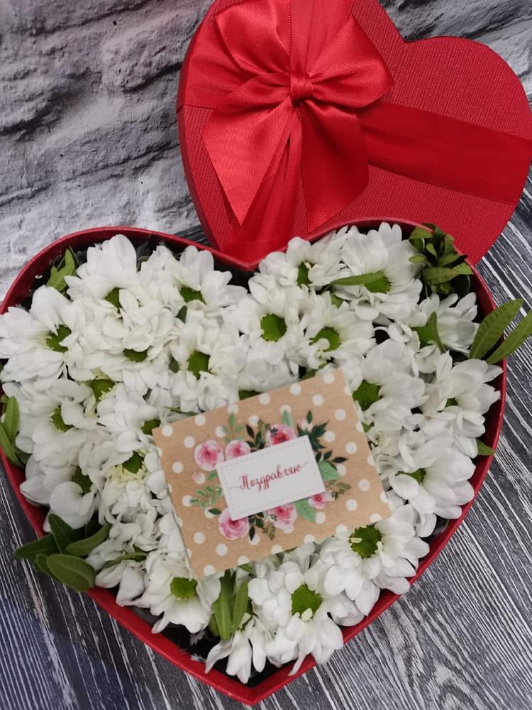 Цветочная композиция из Хризантемы в виде сердца в Большевик