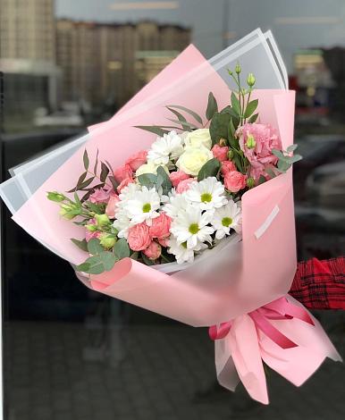 Букет цветов из: Розы, Лизиантусы и Хризантемы в Большевик