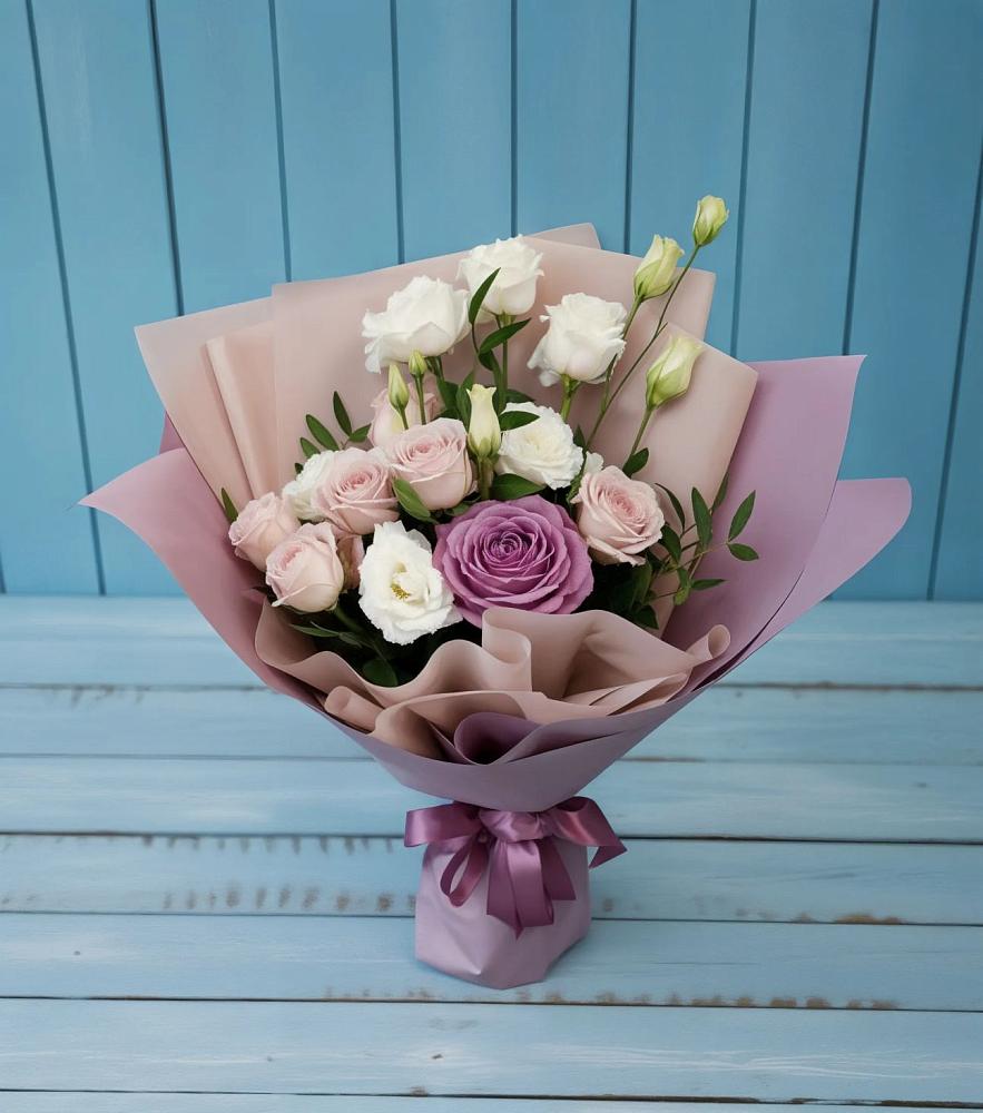 Букет цветов из: Розы и Лизиантусы в Большевик